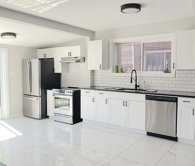 1677 Victoria Ave — Photo 9