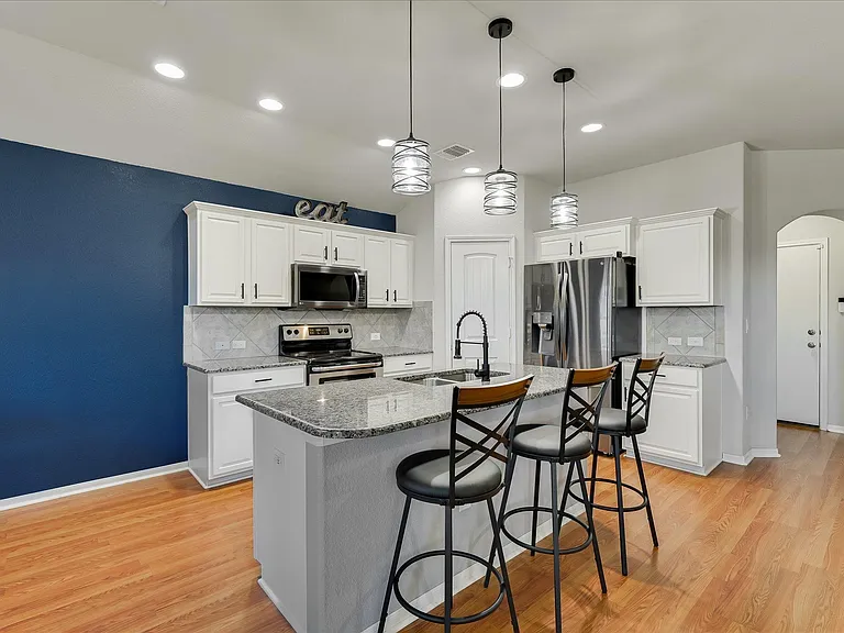 725 Pinnacle Dr — Photo 5