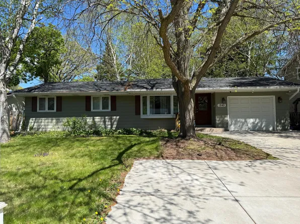 1249 Pinewood Ct, Woodbury, MN 55125