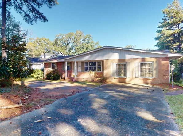 303 Pecan Dr, Selma, NC 27576