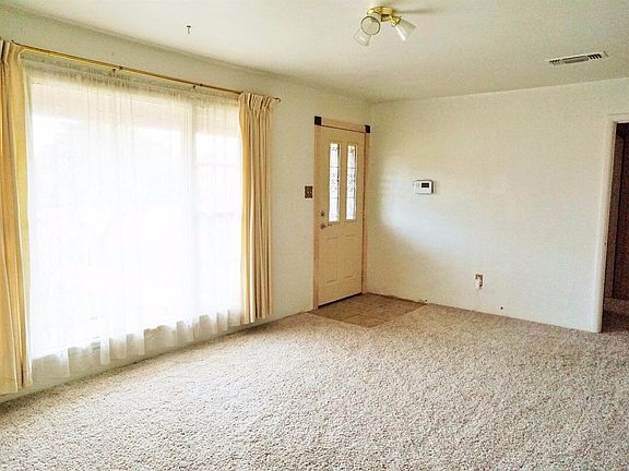 3rd image of 1316 E Lons St