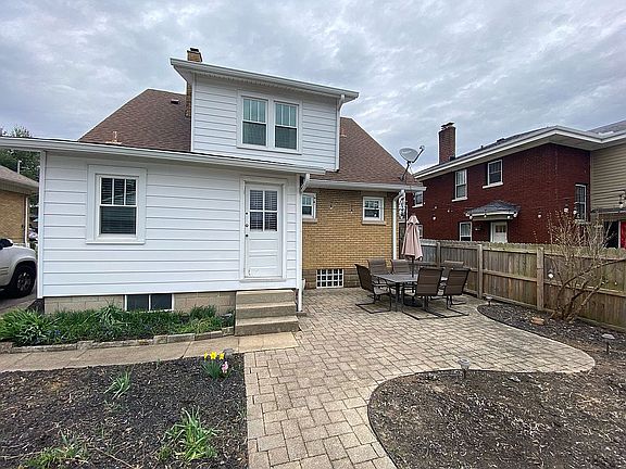 4th image of 816 Tremont Ave