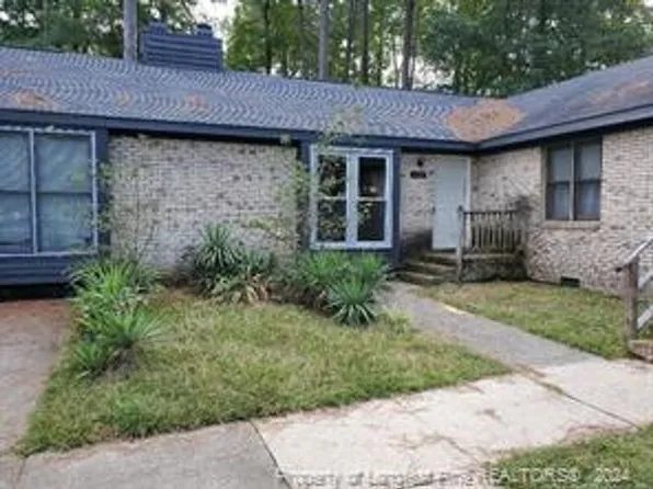 5716 Five Sisters Ct, Fayetteville, NC 28311