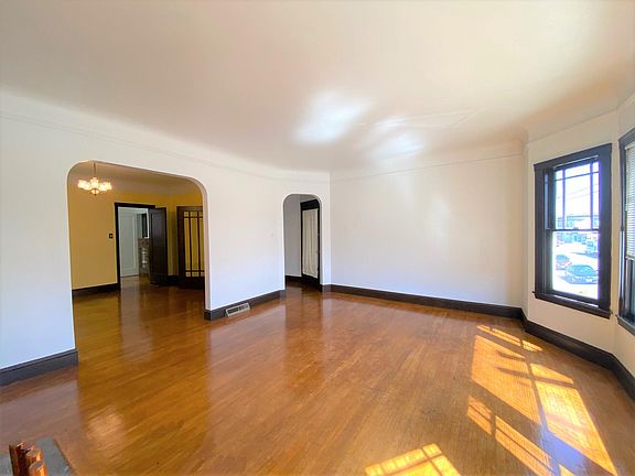 2nd image of 441 22nd Ave