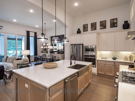 2nd image of 1104 Everglade Way