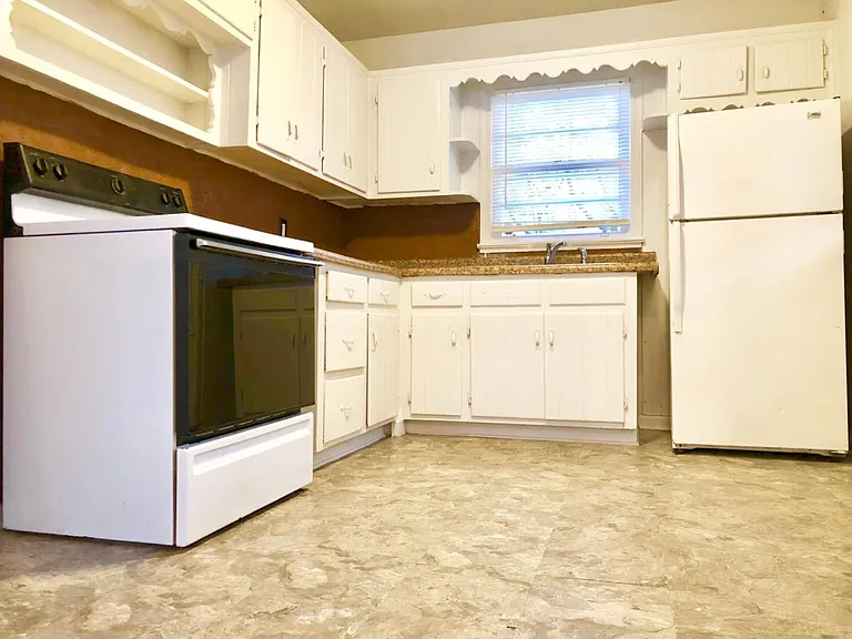 1831 Center Ave — Photo 4