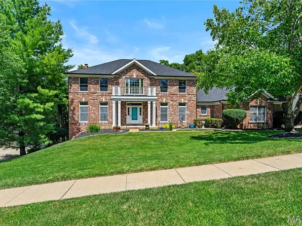 17743 Greystone Terrace Dr, Chesterfield, MO 63005