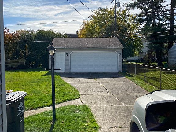 4th image of 17803 Lakewood Heights Blvd