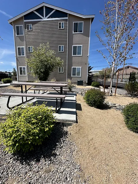 Building Photo - 10 Gentry Way #301