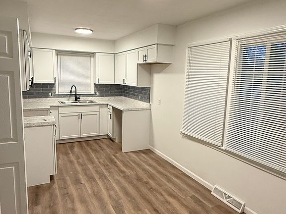 2nd image of 1522 E Camino Alto St