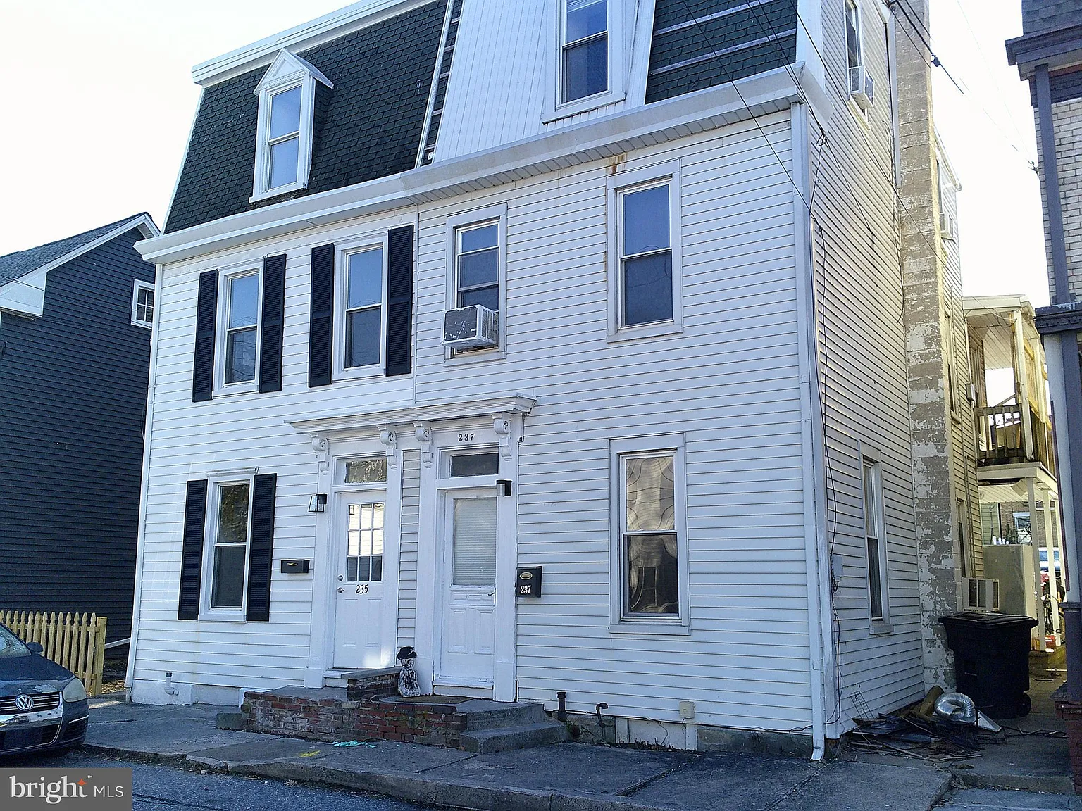 235 W Locust St photo 1