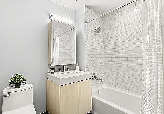 4th image of 555 Waverly Ave #8EE