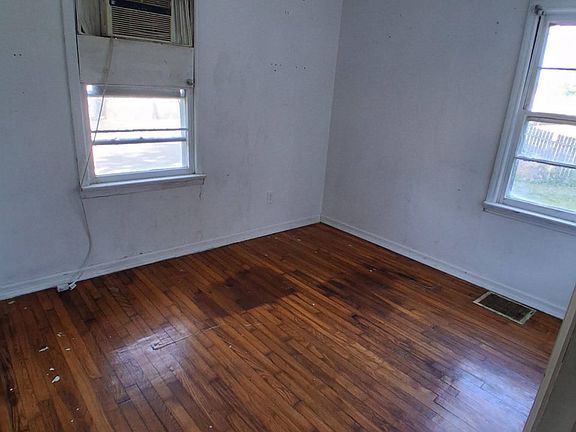 5th image of 521 N Davis St