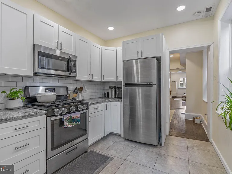 3183 E Thompson St — Photo 10