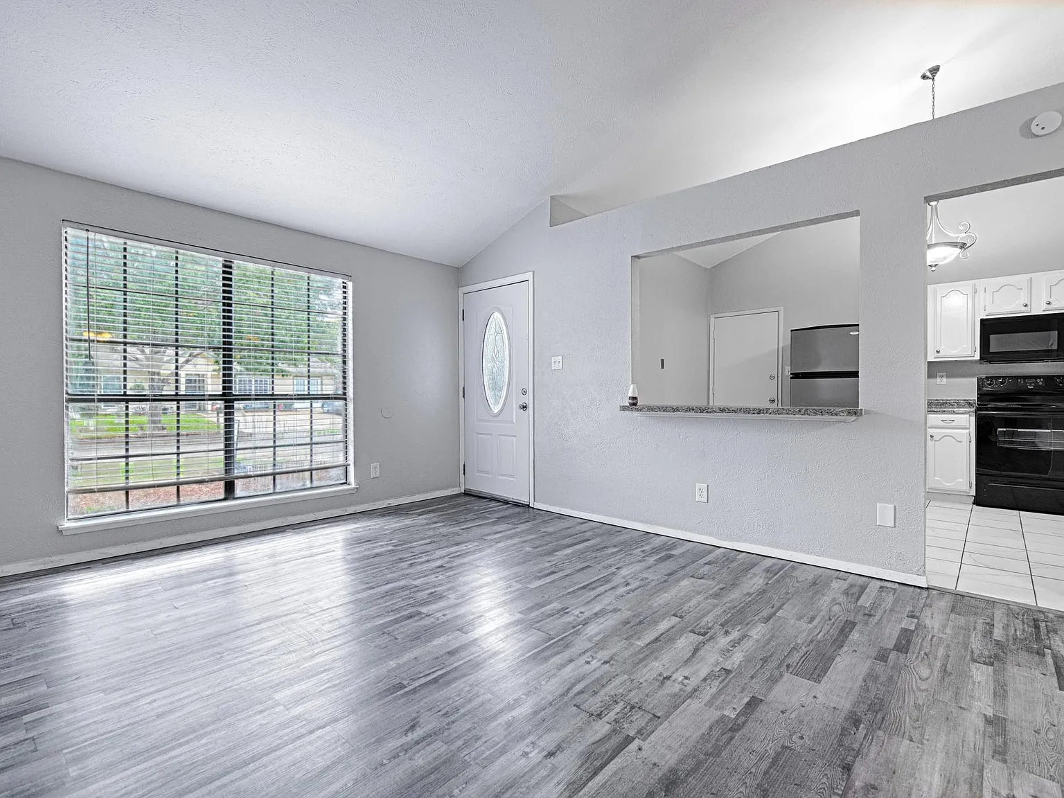3 bed, 1125 sqft, $1,850 — Photo 4