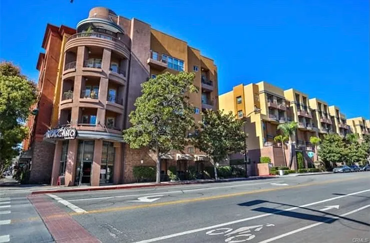 E Angeleno Ave — Photo 1