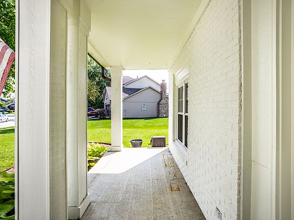 4th image of 10421 Tarpon Dr