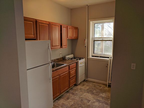 4th image of 615 5th Ave SE #8