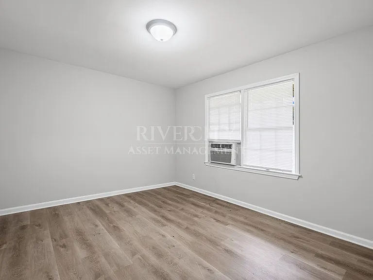 1381 Laudeen Dr — Photo 16