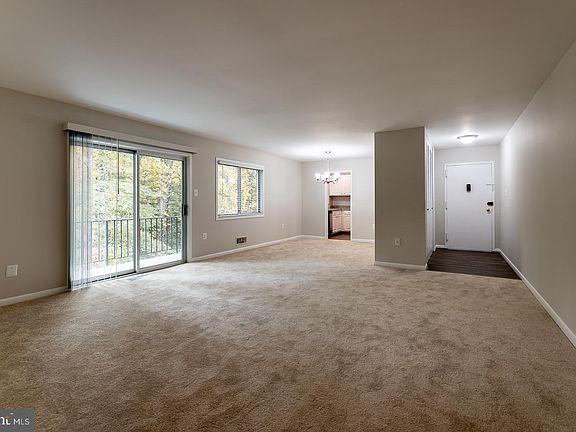 4th image of 10619 Weymouth St APT 202