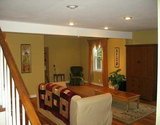 2nd image of 33 Liberty St