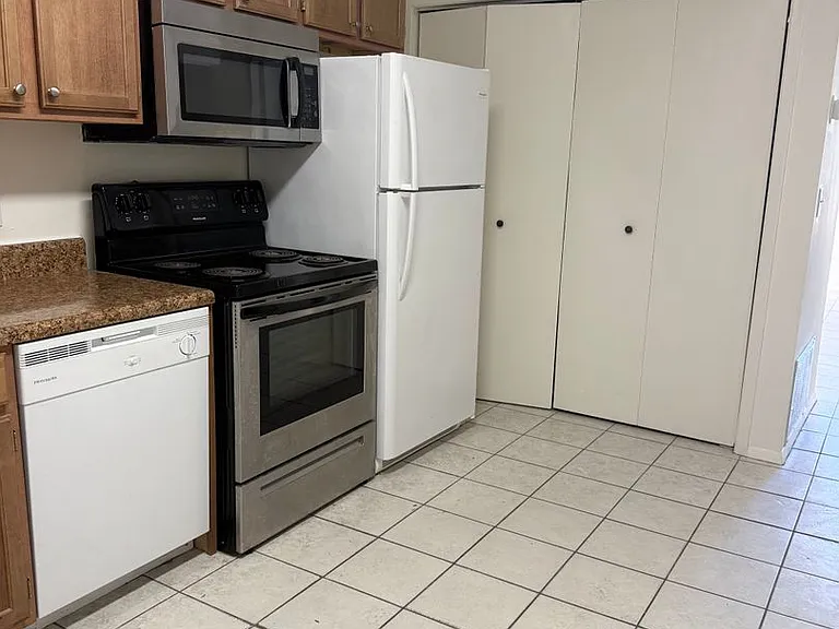 108 Scranton St #5 — Photo 8