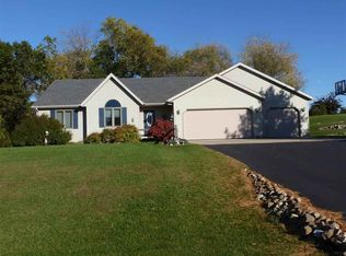 8216 N Robert Dr, Evansville, WI 53536