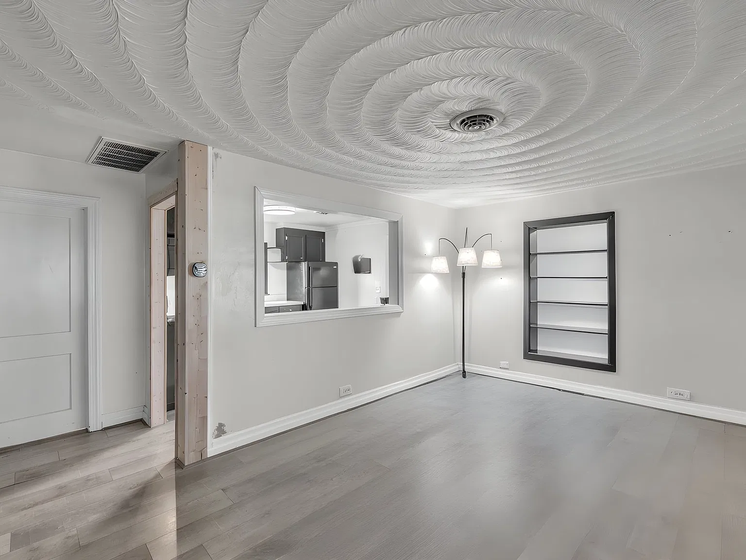3 bed, 1296 sqft, $2,500 — Photo 3