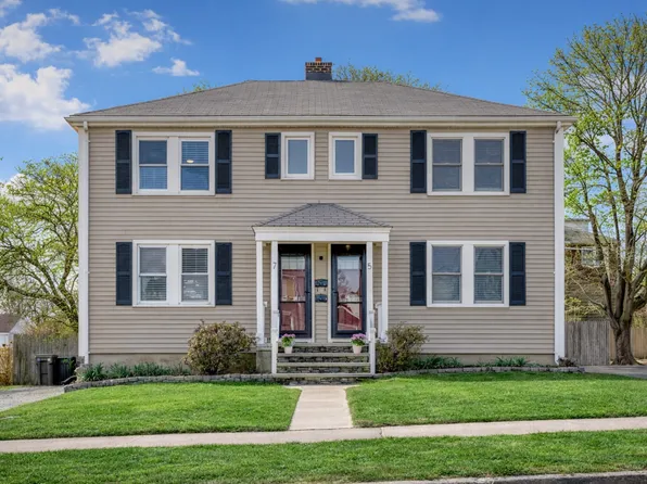 7 Shangri La Ln #1, Middletown, RI 02842