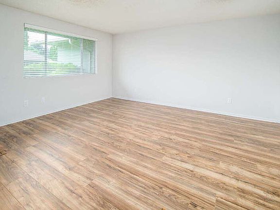5th image of 1715 Willow St Unit E