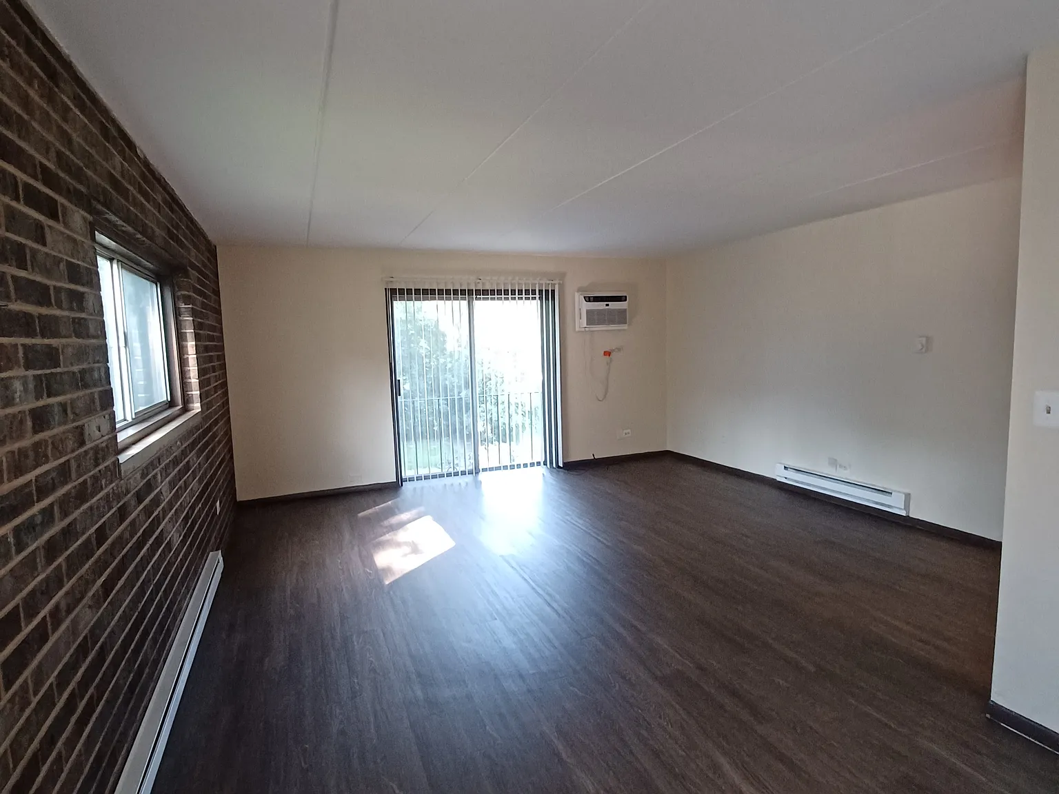 1 bed, 740 sqft, $1,325 — Photo 3