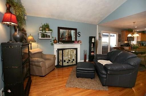 4th image of 14 Olde Taverne Ln
