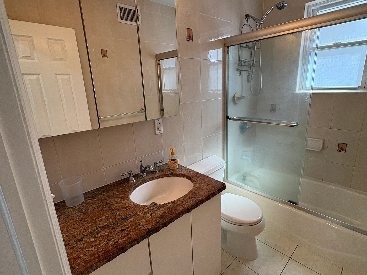 2 bed, 800 sqft, $3,000 — Photo 2