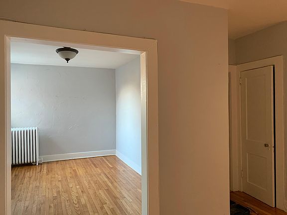 5th image of 1009 1/2 King St