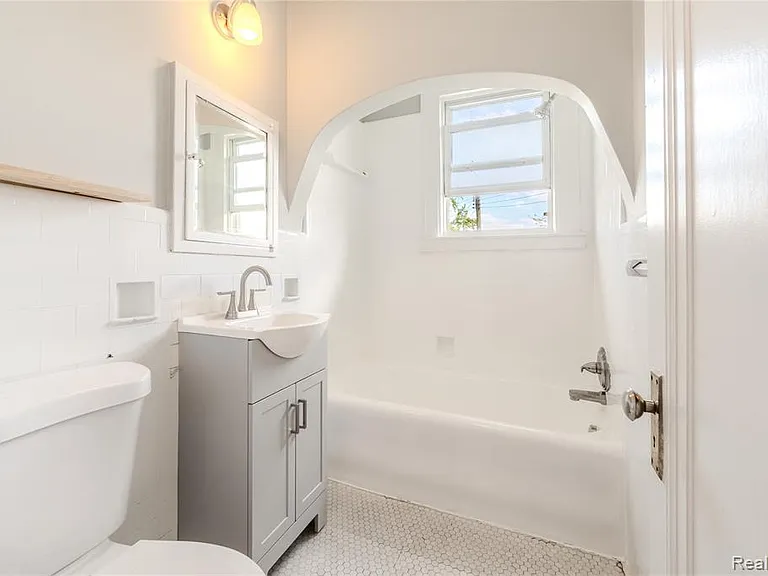 605 W Hudson Ave — Photo 13