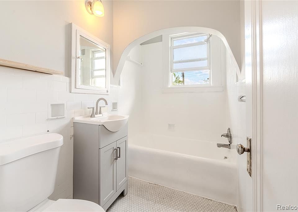 605 W Hudson Ave, photo 13