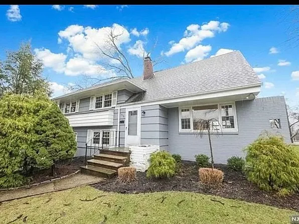 858 Barbara Dr, Teaneck, NJ 07666