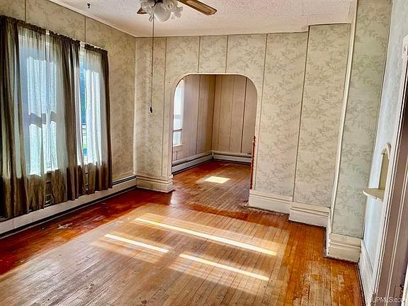 5th image of 110 W Pewabic St