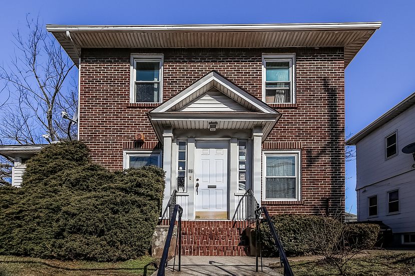 1st image of 1633 Victory Blvd