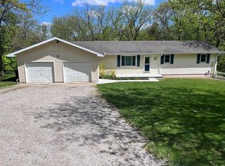 351 W Kinkead Rd, Hillsboro, IL 62049