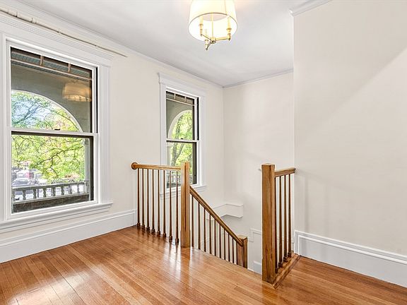 4th image of 18 Loring Ave Unit 2