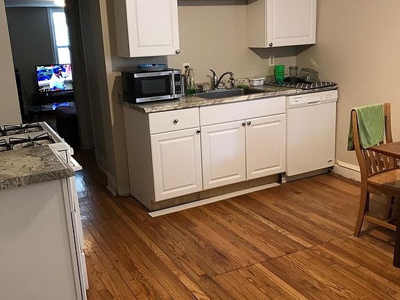 3rd image of 1327 W Barry Ave #1F