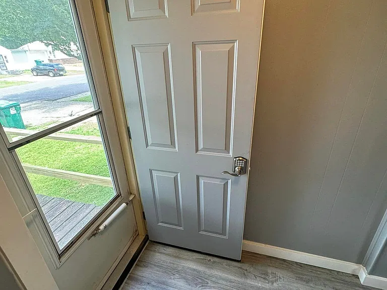 204 N Meyers Ave — Photo 4