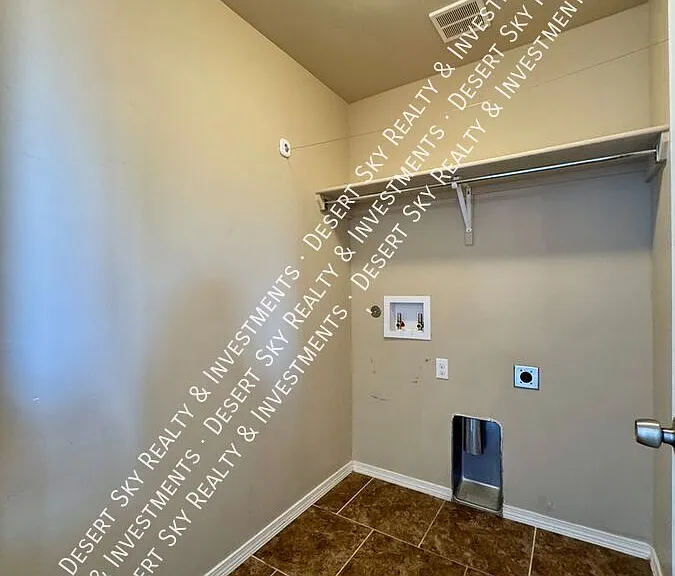 4844 Califa Ave — Photo 26