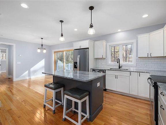 5th image of 30 Tiffany Rd