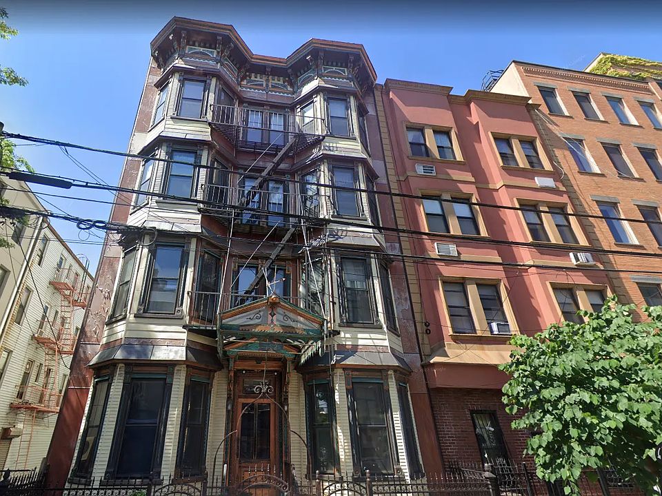 1st image of 152 N 10th St #8