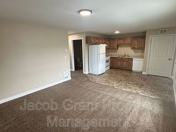 3rd image of 225 Opal Ct APT 1A