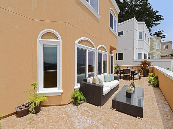 2nd image of 634 Los Palmos Dr