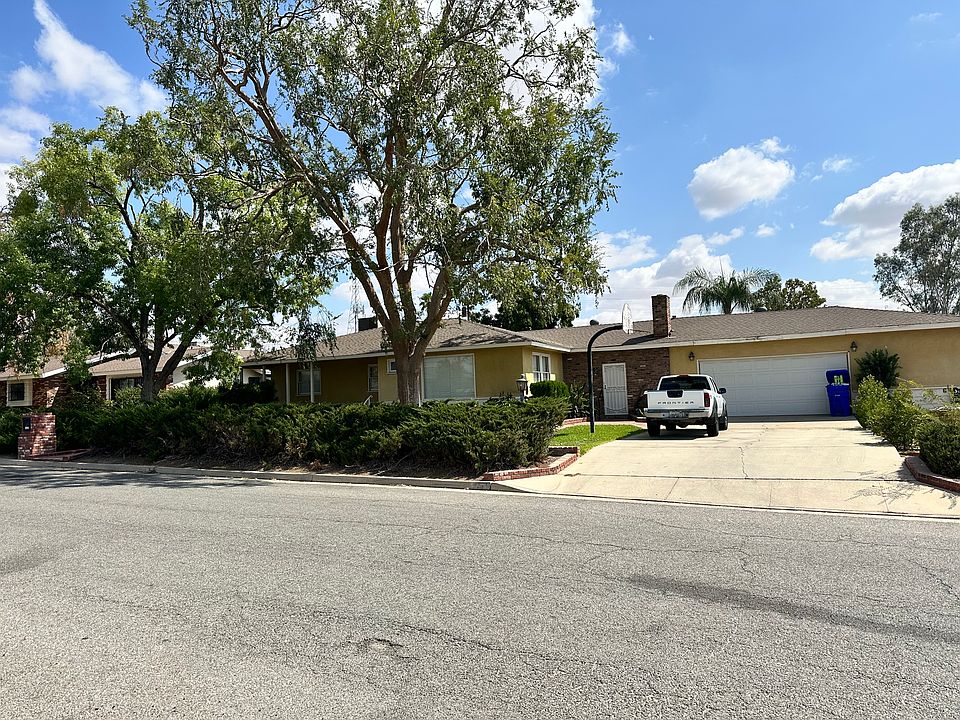 1st image of 1121 Greenwood Dr
