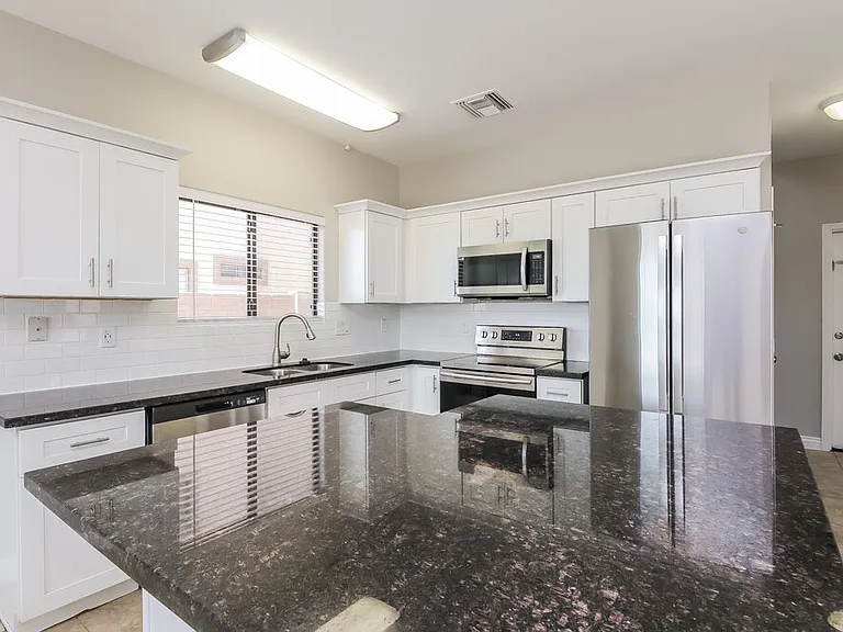 2191 E Greenlee Ave — Photo 7